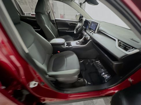 Used 2025 Toyota RAV4 LE AWD/4WD image 31