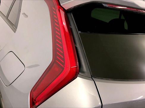 Certified 2025 Kia Niro SX Touring FWD image 27