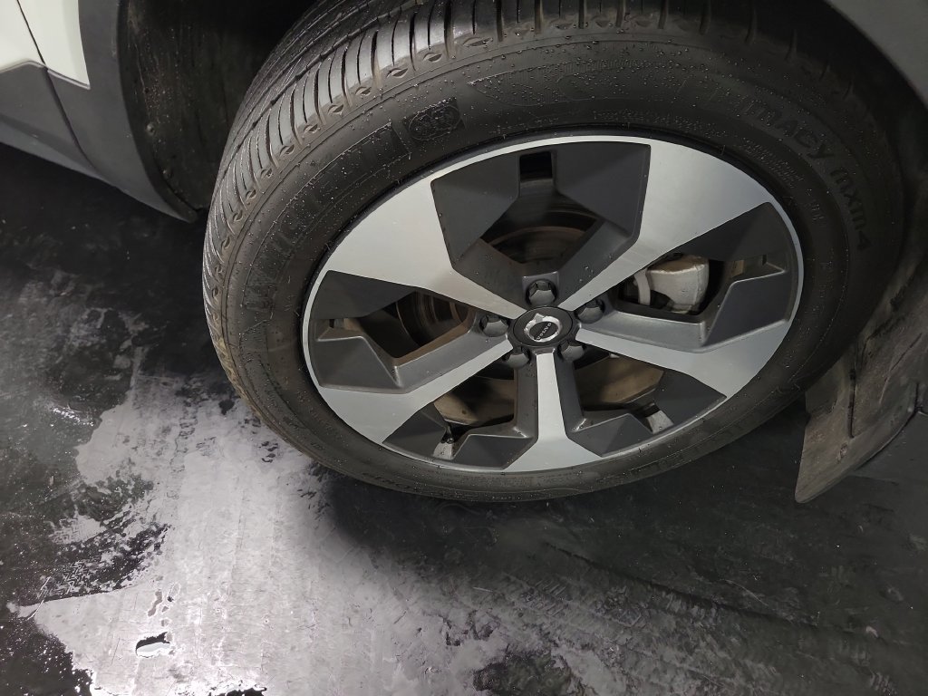 Used 2024 Volvo XC40 B5 Plus AWD/4WD image 11