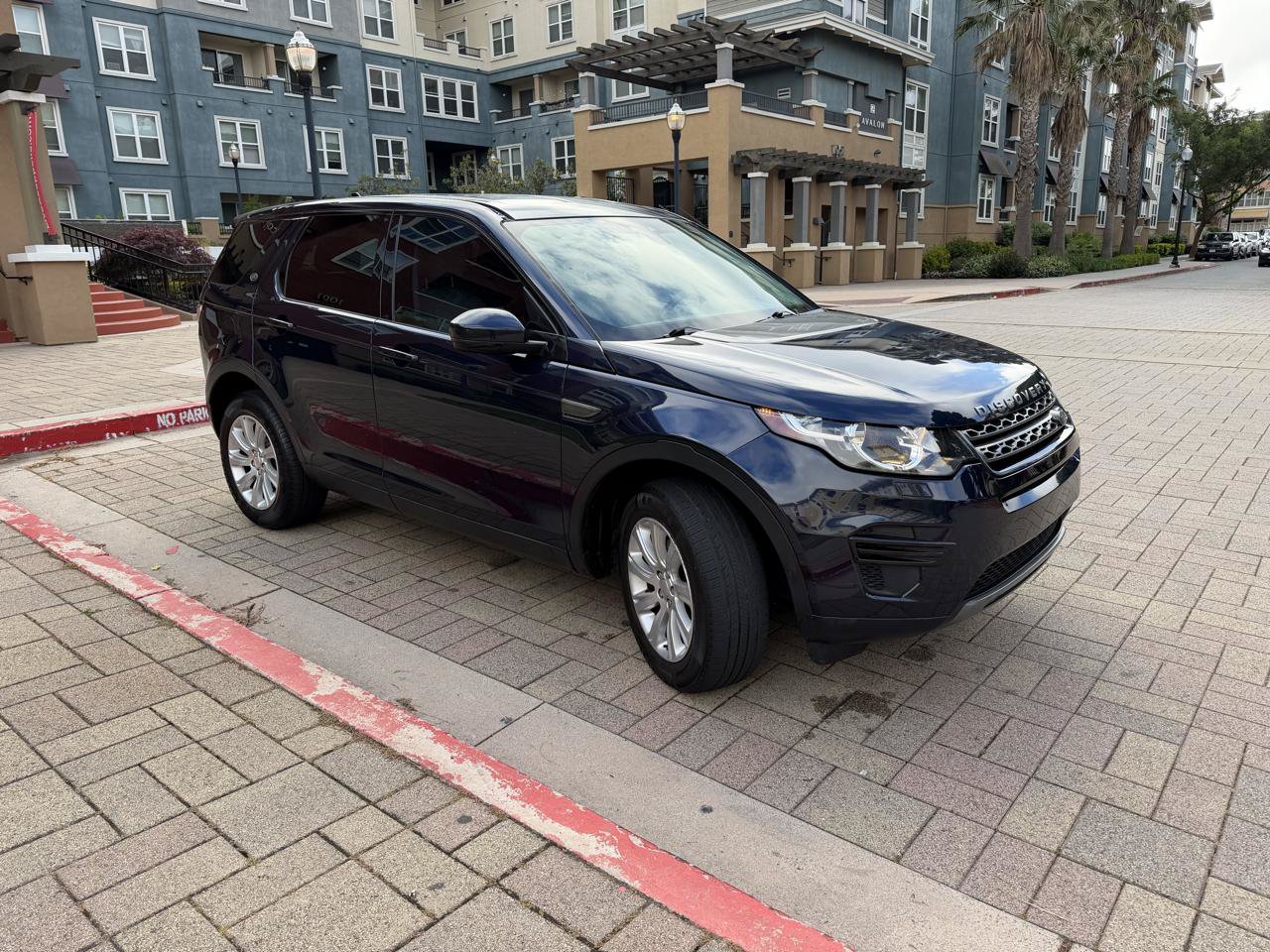Used 2016 Land Rover Discovery Sport SE AWD/4WD image 9