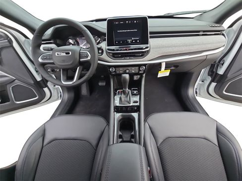 New 2026 Jeep Compass Latitude image 9