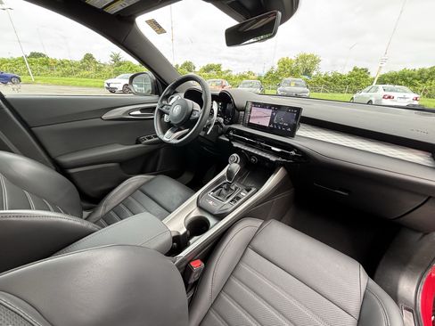 Used 2024 Alfa Romeo Tonale Ti w/ Premium Interior Package AWD/4WD image 28
