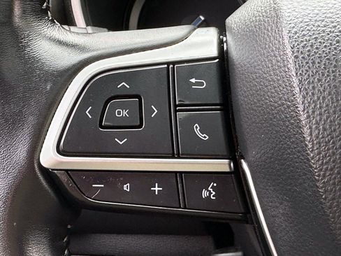 Certified 2021 Toyota Highlander XLE image 24