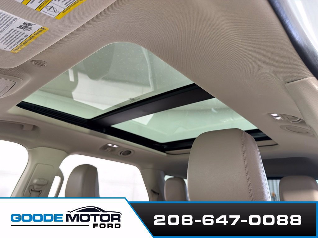 Used 2020 Ford Explorer XLT w/ Equipment Group 202A AWD/4WD image 18