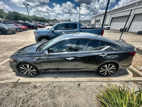 Used 2020 Nissan Altima 2.5 Platinum FWD image 10