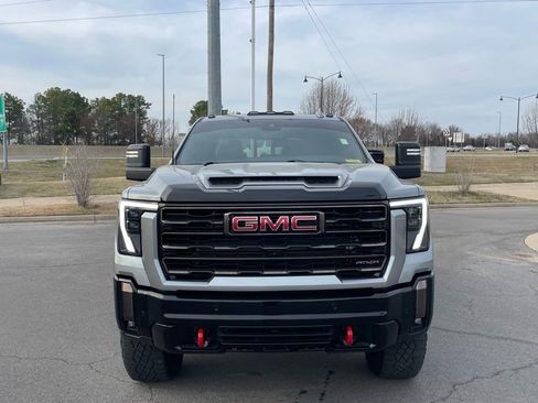 Used 2024 GMC Sierra 2500 AT4X image 2