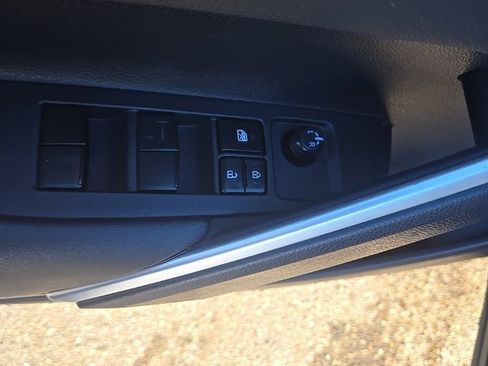 Used 2023 Toyota Corolla Cross XLE image 11