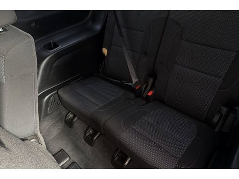 Used 2021 GMC Acadia SLE w/ Driver Convenience Package FWD image 17