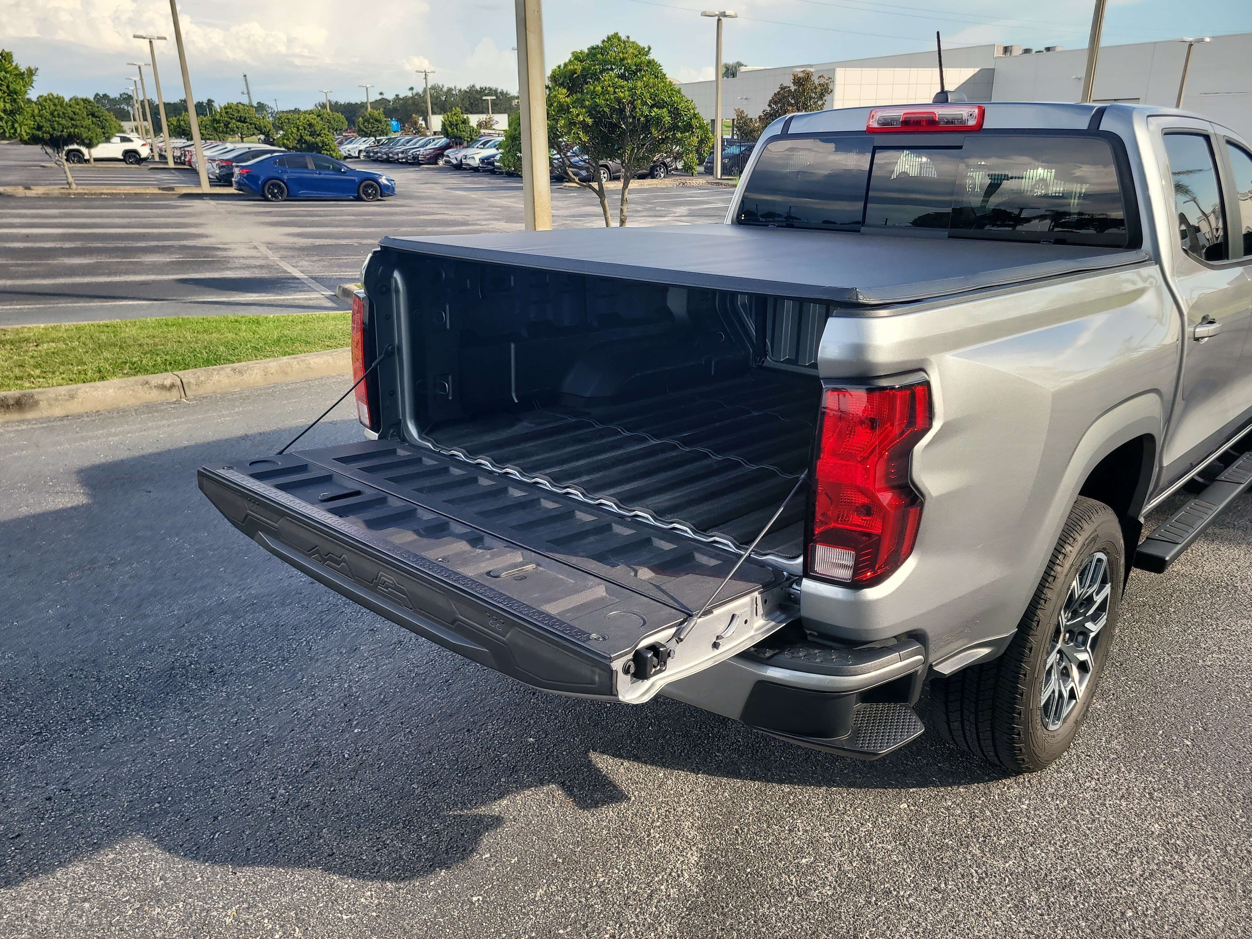 Used 2024 Chevrolet Colorado LT w/ LT Convenience Package RWD image 11