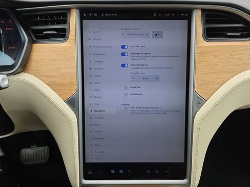 Used 2018 Tesla Model X 75D image 28