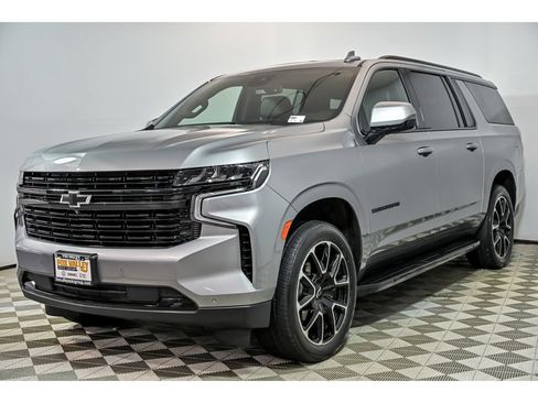 Used 2023 Chevrolet Suburban RST w/ Luxury Package AWD/4WD image 5