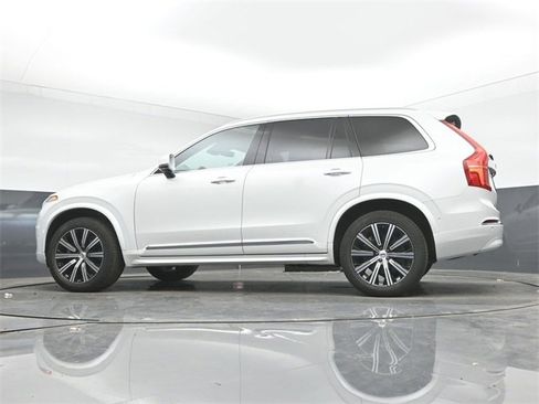 Used 2023 Volvo XC90 B5 Plus image 41
