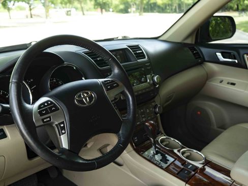 Used 2012 Toyota Highlander Limited FWD image 15