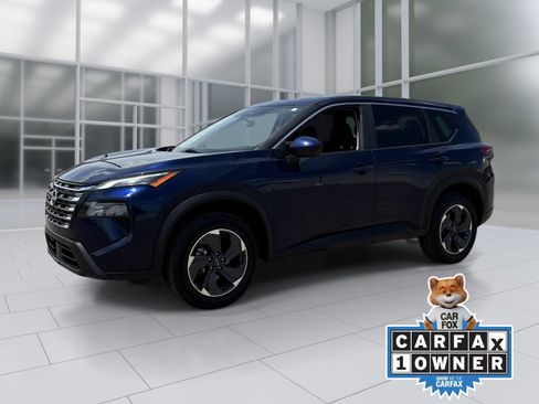 Used 2024 Nissan Rogue SV FWD image 2