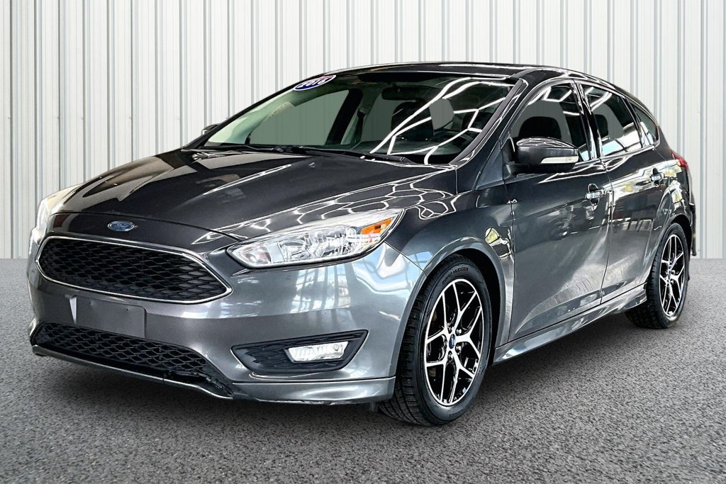 Used 2016 Ford Focus SE w/ SE Sport Package FWD image 3