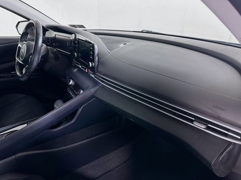 Certified 2022 Hyundai Elantra SEL w/ Convenience + Premium Package image 28