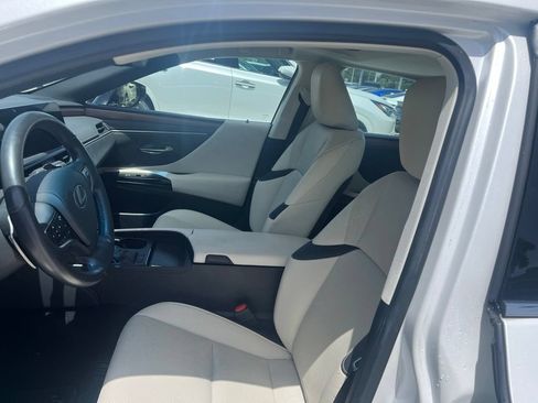 Used 2024 Lexus ES 350 w/ Premium Package FWD image 4