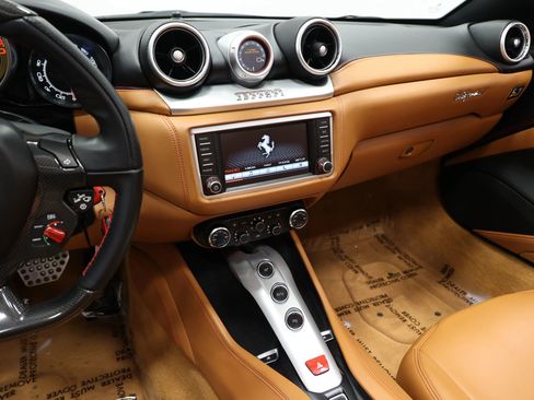Used 2015 Ferrari California T image 46