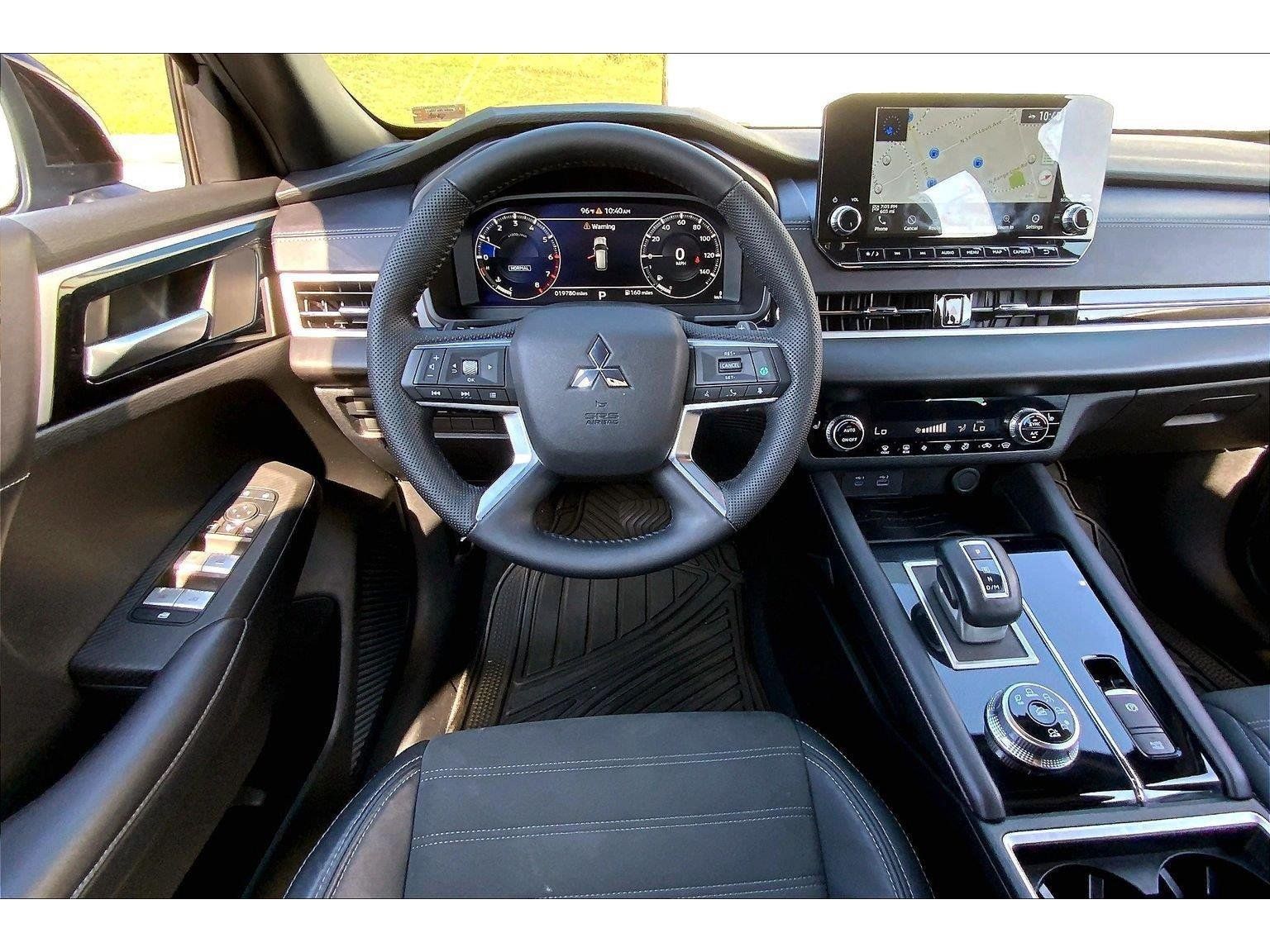 Used 2023 Mitsubishi Outlander SE Black Edition AWD/4WD image 5