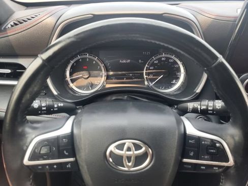 Used 2023 Toyota Highlander XSE AWD/4WD image 15