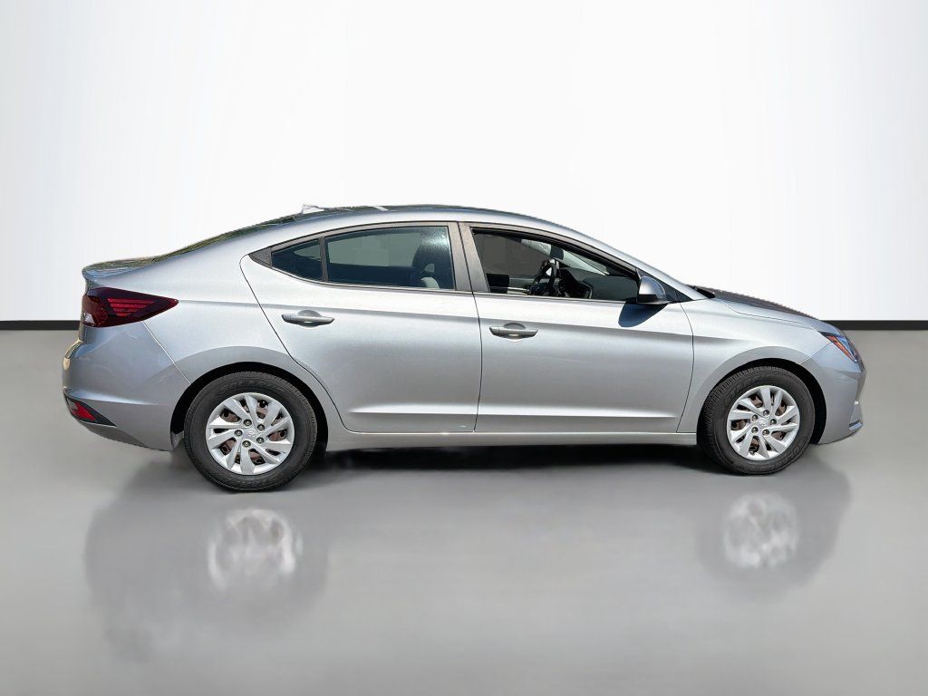 Used 2020 Hyundai Elantra SE FWD image 4