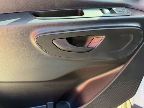 Used 2022 Mercedes-Benz Sprinter 2500 image 10