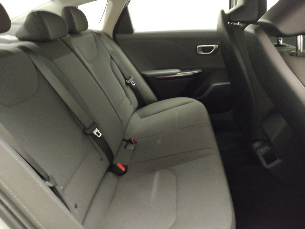 Used 2025 Kia K4 FWD image 19