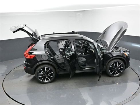 New 2026 Volvo XC40 B5 Ultra w/ Protection Package Premier image 48