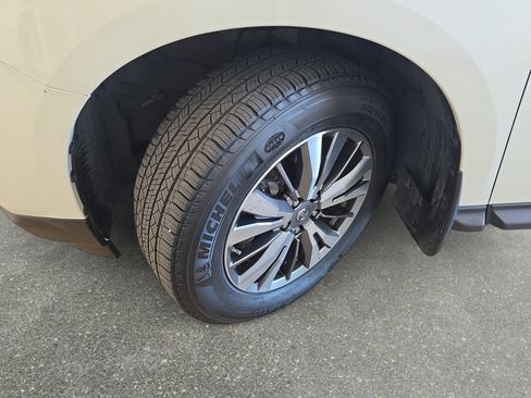 Used 2018 Nissan Pathfinder SL FWD image 30