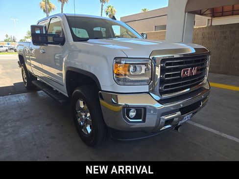 Used 2016 GMC Sierra 2500 SLT w/ Duramax Plus Package RWD image 3