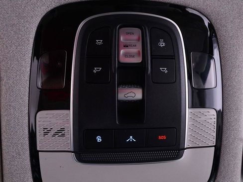 Used 2022 Hyundai Palisade Limited w/ Winter Package FWD image 14