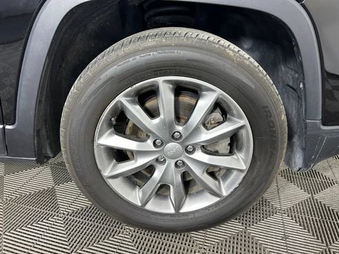 Used 2018 Jeep Cherokee Limited AWD/4WD image 7