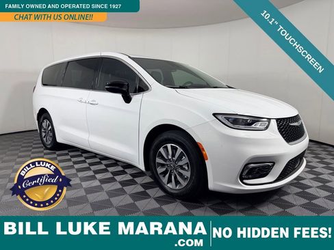 Used 2025 Chrysler Pacifica Select FWD image 1