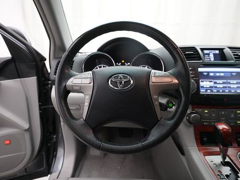 Used 2010 Toyota Highlander Limited FWD image 4