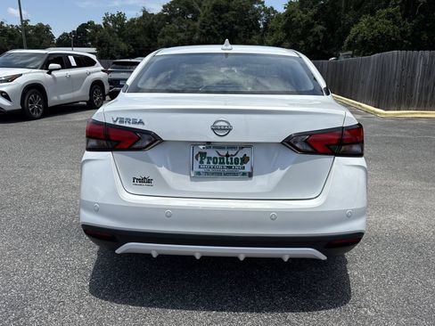 Used 2025 Nissan Versa SV w/ Trunk Package FWD image 4
