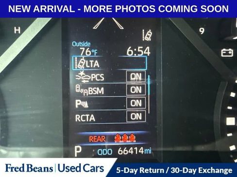 Used 2022 Toyota Tundra SR5 w/ SR5 Convenience Package AWD/4WD image 17