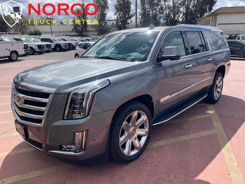 Used 2019 Cadillac Escalade ESV Luxury image 42