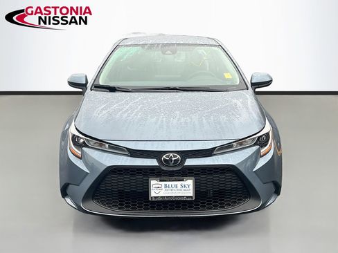 Used 2022 Toyota Corolla LE image 2