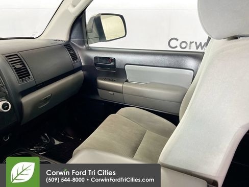Used 2017 Toyota Sequoia SR5 AWD/4WD image 28