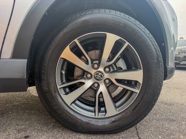 Used 2017 Toyota RAV4 XLE FWD image 19