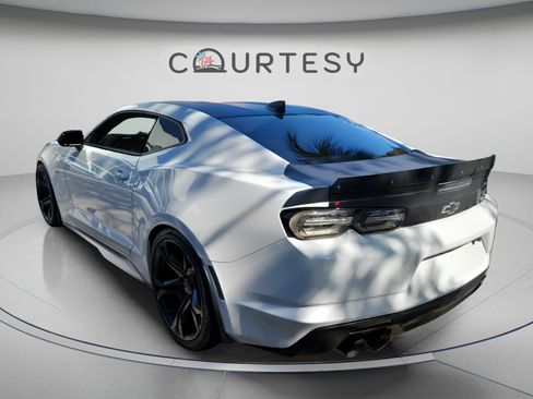 Used 2021 Chevrolet Camaro SS RWD image 2