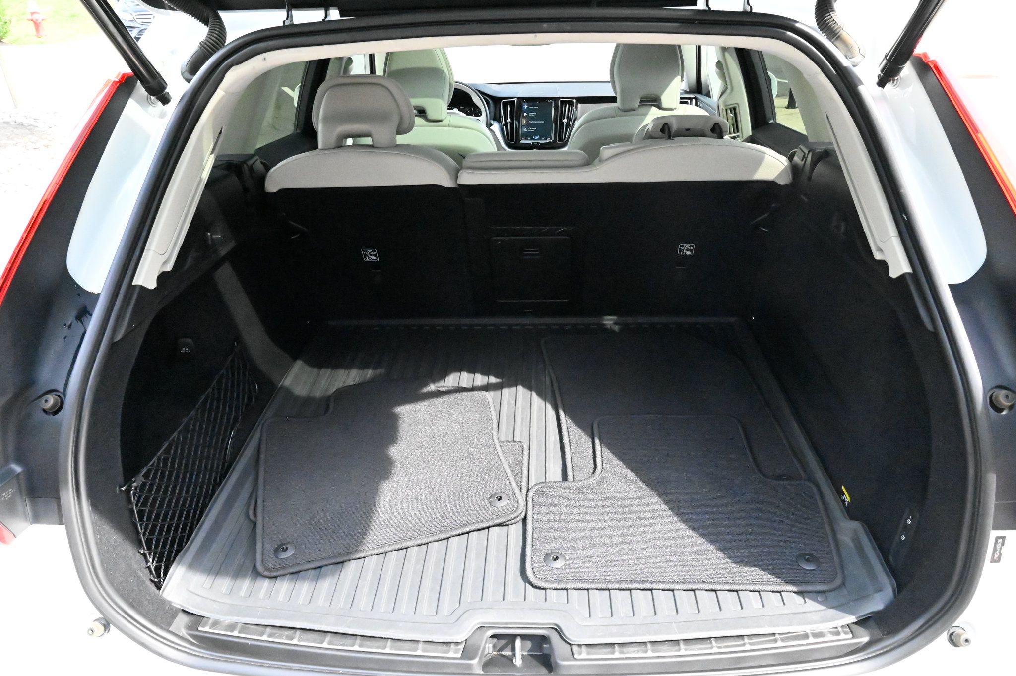 Used 2019 Volvo XC60 T5 Momentum w/ Multimedia Package AWD/4WD image 47