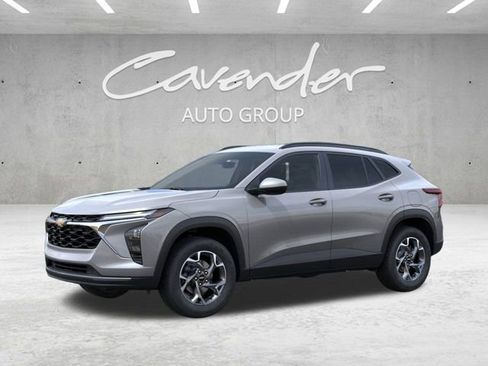 New 2026 Chevrolet Trax LT w/ Driver Confidence Package image 2