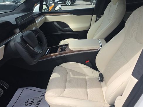 Used 2022 Tesla Model X image 3