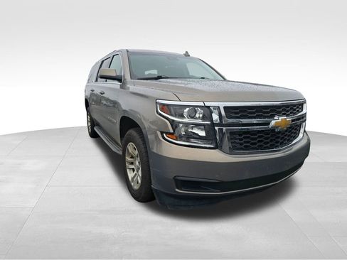 Used 2019 Chevrolet Suburban LT image 7