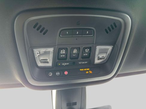 Certified 2023 Chevrolet Traverse LT w/ LT Premium Package image 35