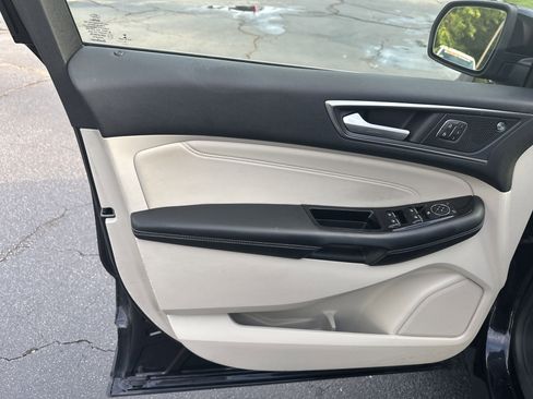 Used 2019 Ford Edge Titanium w/ Equipment Group 301A image 10