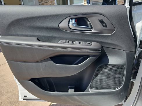 New 2027 Chrysler Pacifica Select FWD image 28