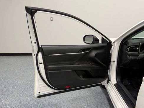 Used 2023 Toyota Camry SE FWD image 13