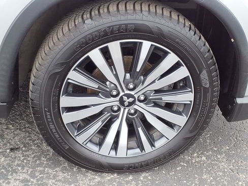 Used 2020 Mitsubishi Outlander AWD image 9